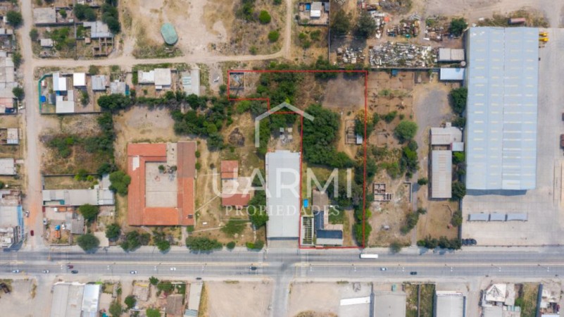 Gran predio en excelente zona comercial camino a La Isla