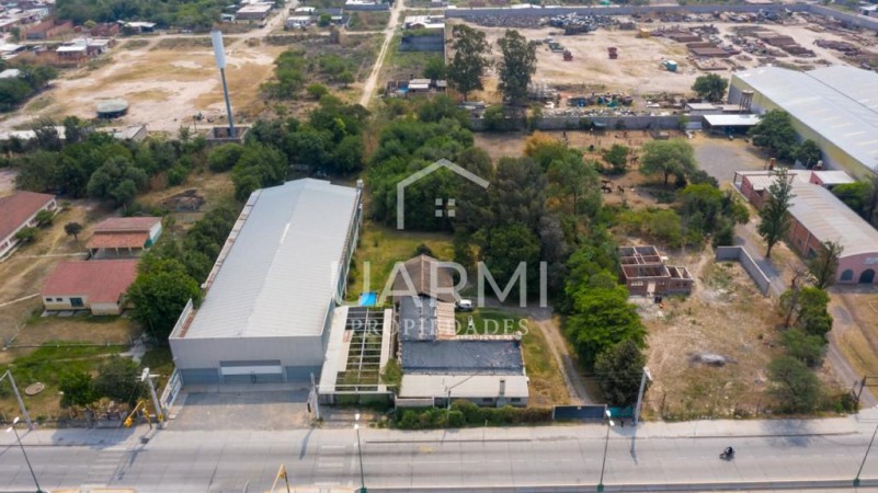 Gran predio en excelente zona comercial camino a La Isla