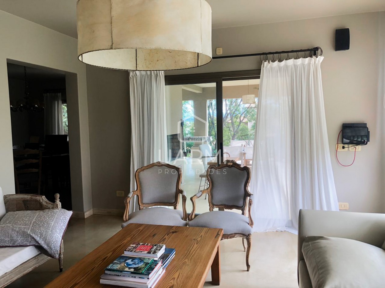 CASA EN VENTA EN EL TIPAL