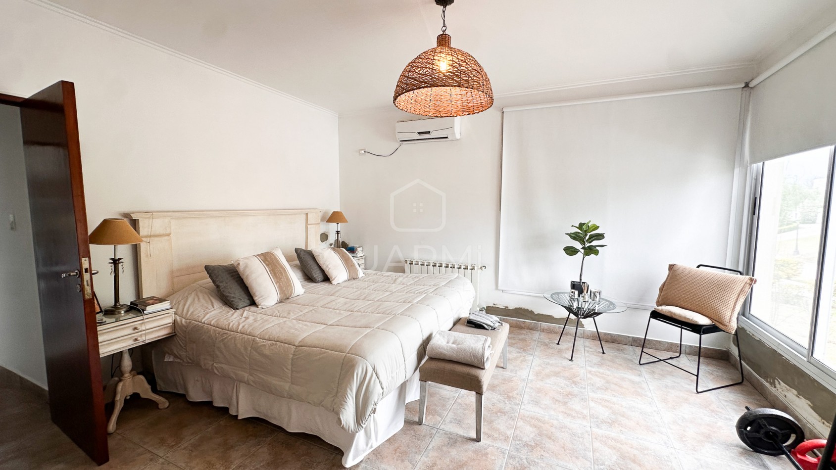 CASA MODERNA EN VENTA EN EL TIPAL