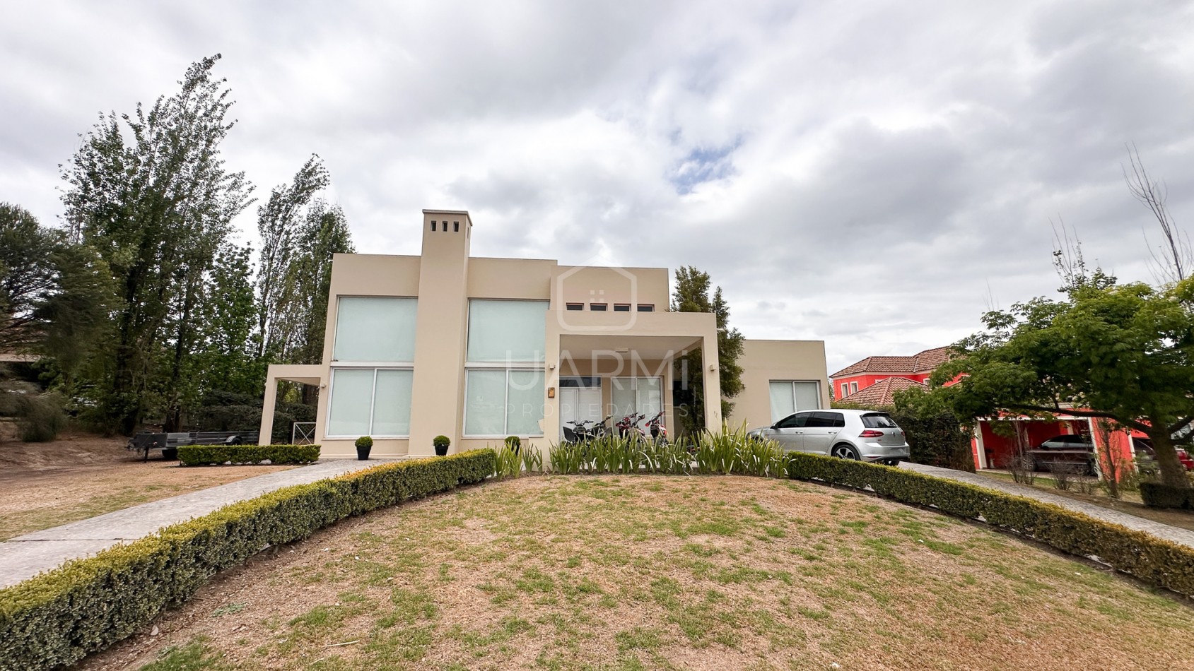 CASA MODERNA EN VENTA EN EL TIPAL