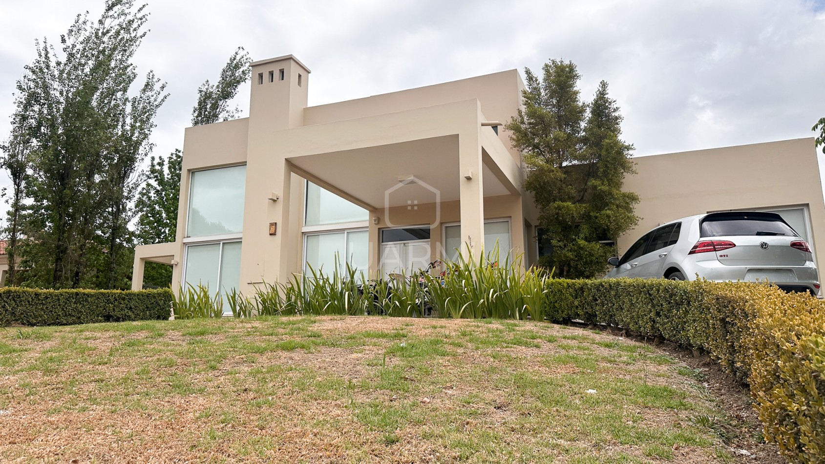 CASA MODERNA EN VENTA EN EL TIPAL