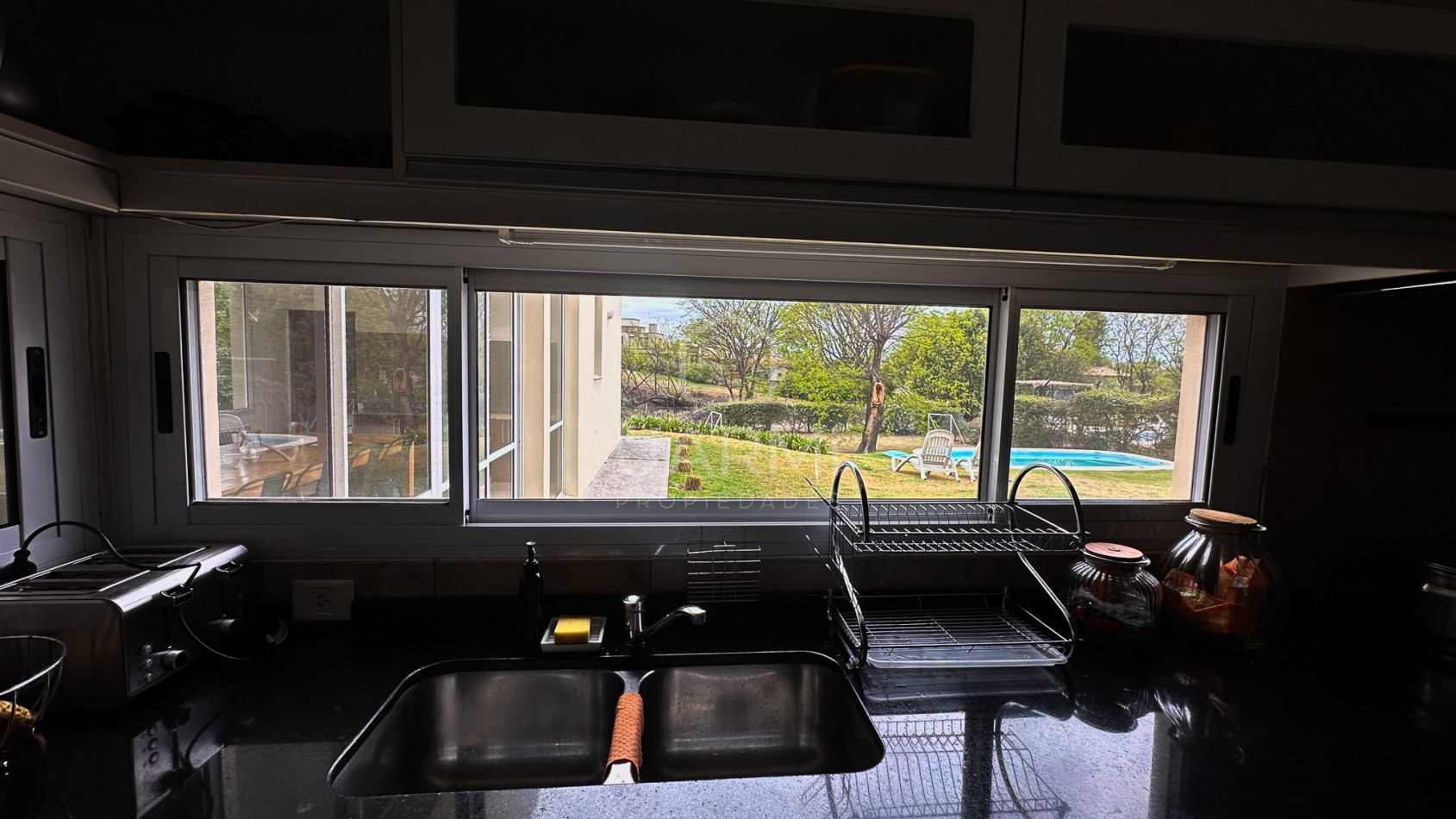 CASA MODERNA EN VENTA EN EL TIPAL