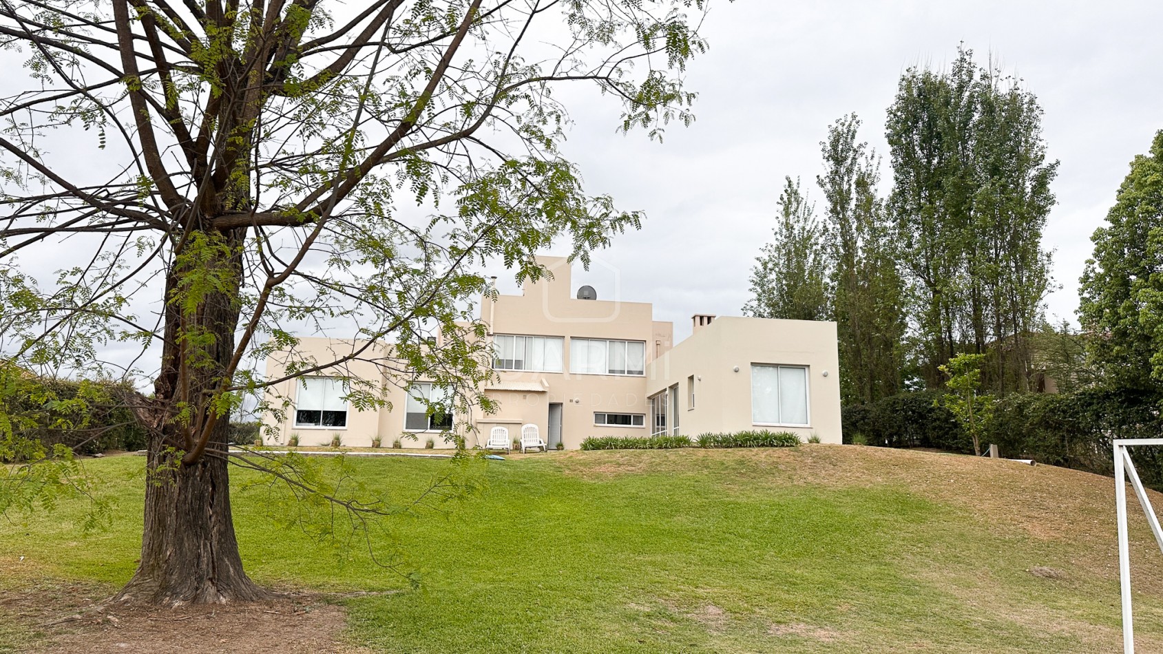 CASA MODERNA EN VENTA EN EL TIPAL