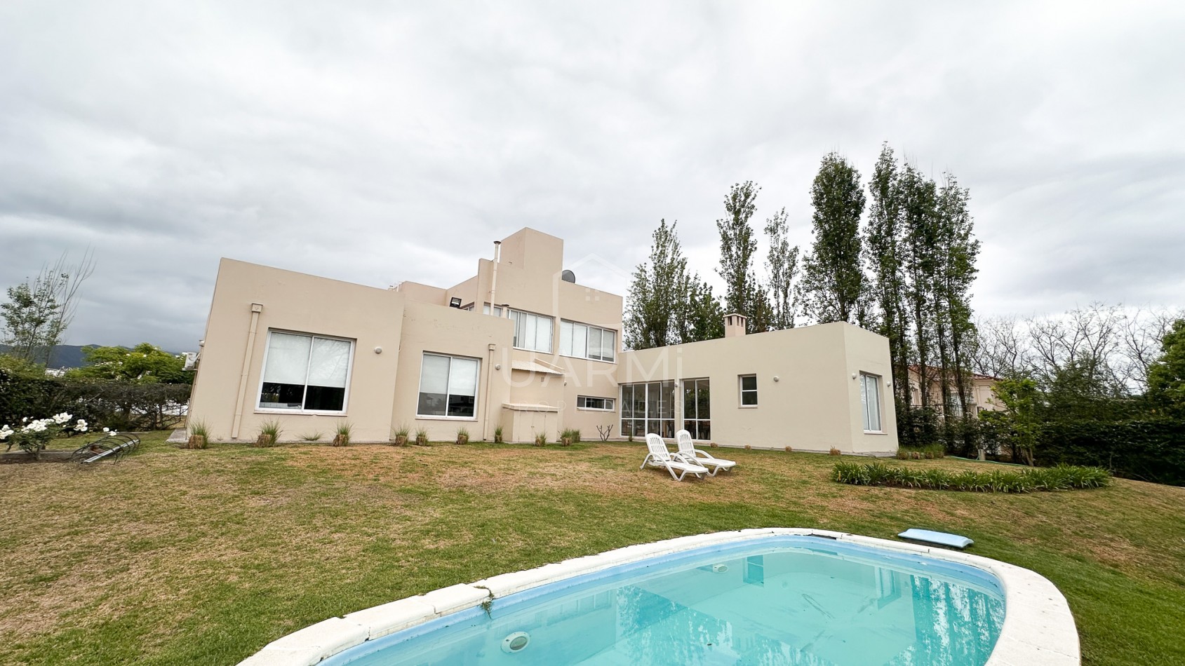 CASA MODERNA EN VENTA EN EL TIPAL