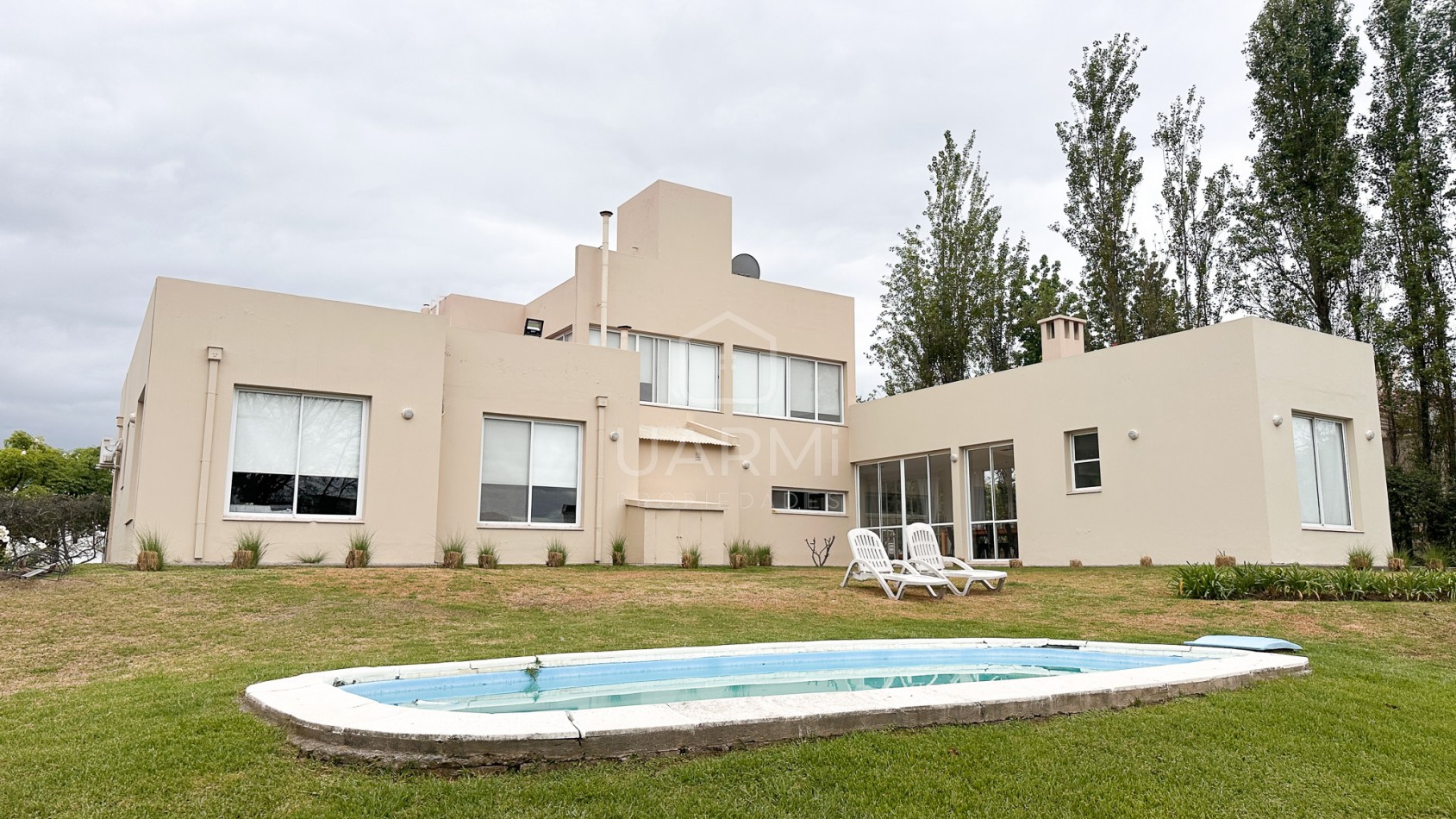 CASA MODERNA EN VENTA EN EL TIPAL