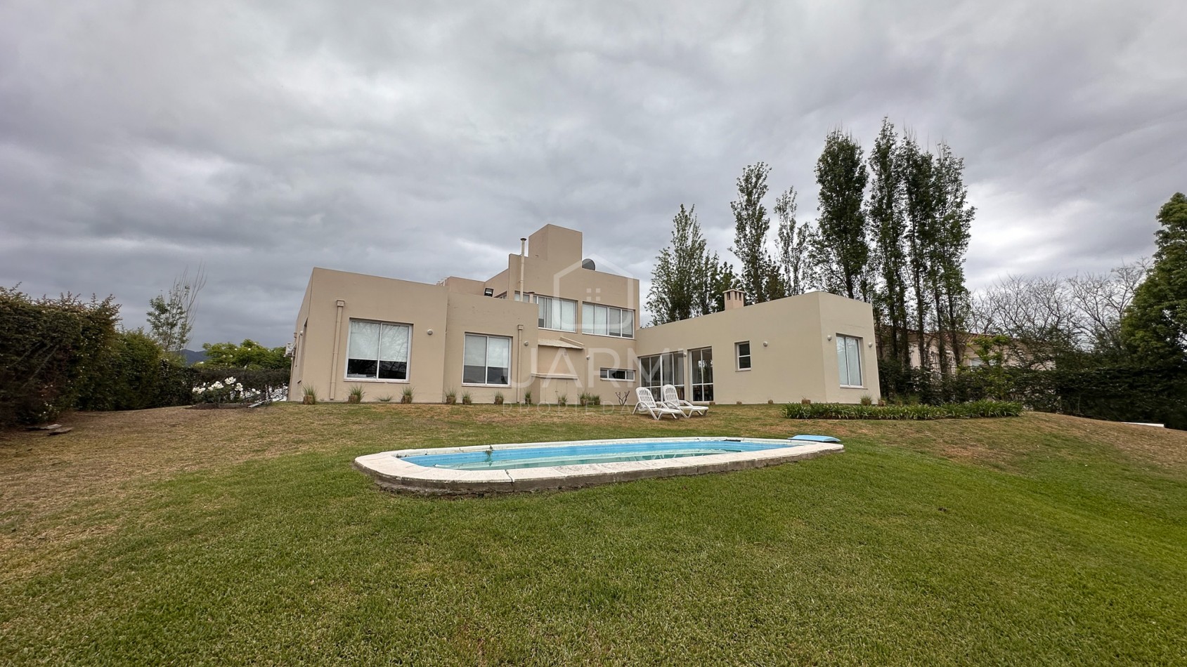 CASA MODERNA EN VENTA EN EL TIPAL