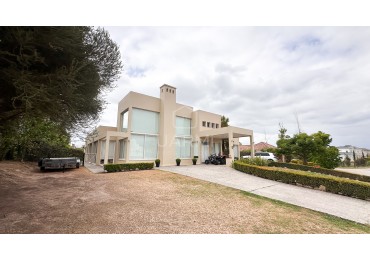 CASA MODERNA EN VENTA EN EL TIPAL